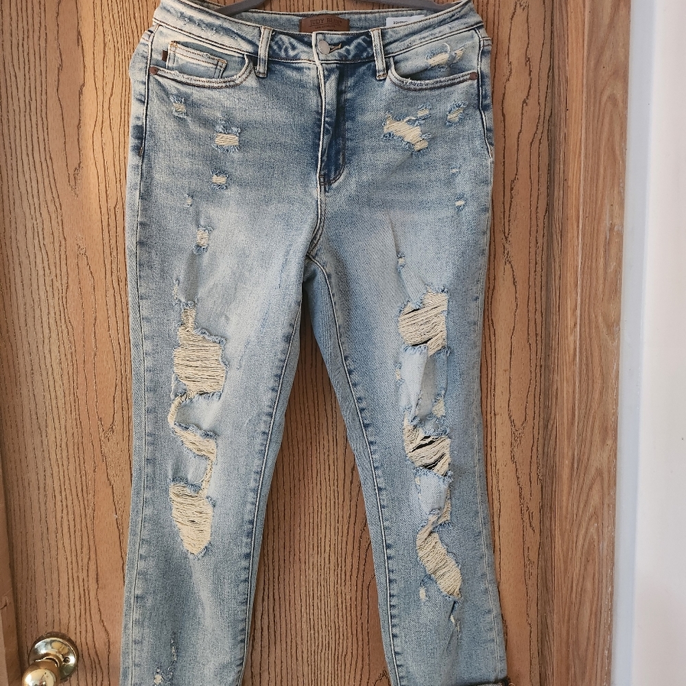 Brand new never worn Judy blue boyfriend fit stretch jeans